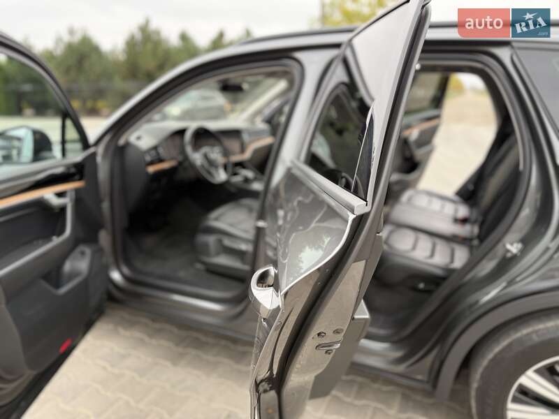 Позашляховик / Кросовер Volkswagen Touareg 2018 в Одесі