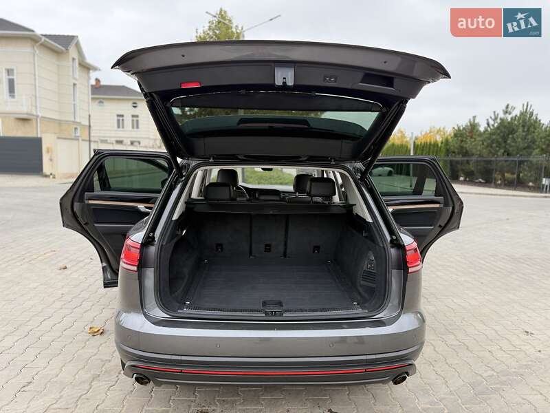Позашляховик / Кросовер Volkswagen Touareg 2018 в Одесі