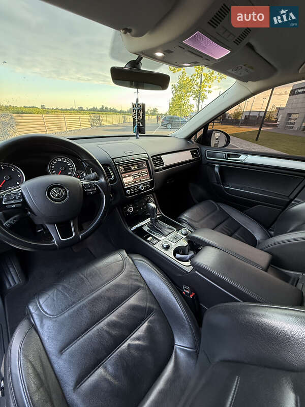 Внедорожник / Кроссовер Volkswagen Touareg 2016 в Мукачево