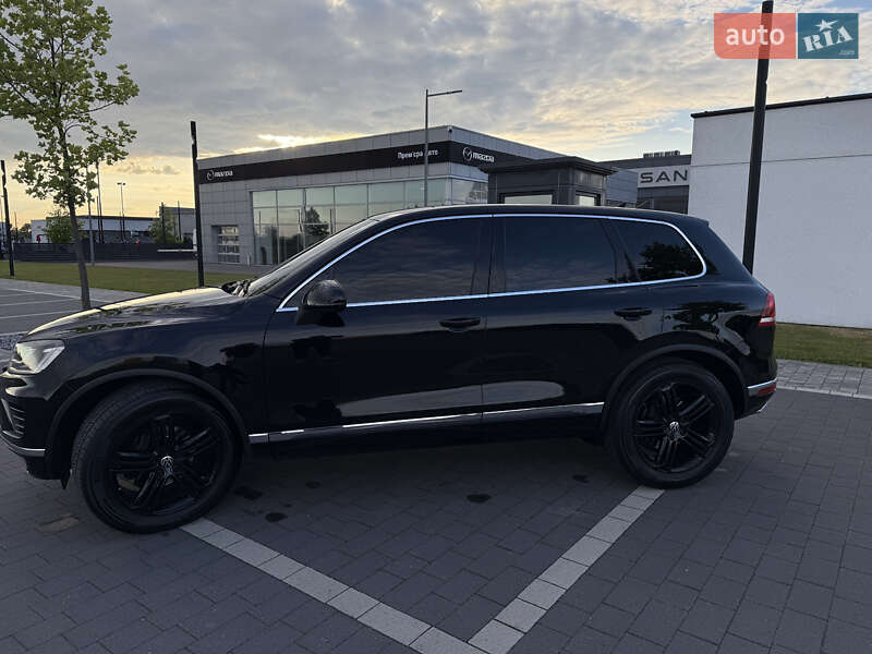 Внедорожник / Кроссовер Volkswagen Touareg 2016 в Мукачево