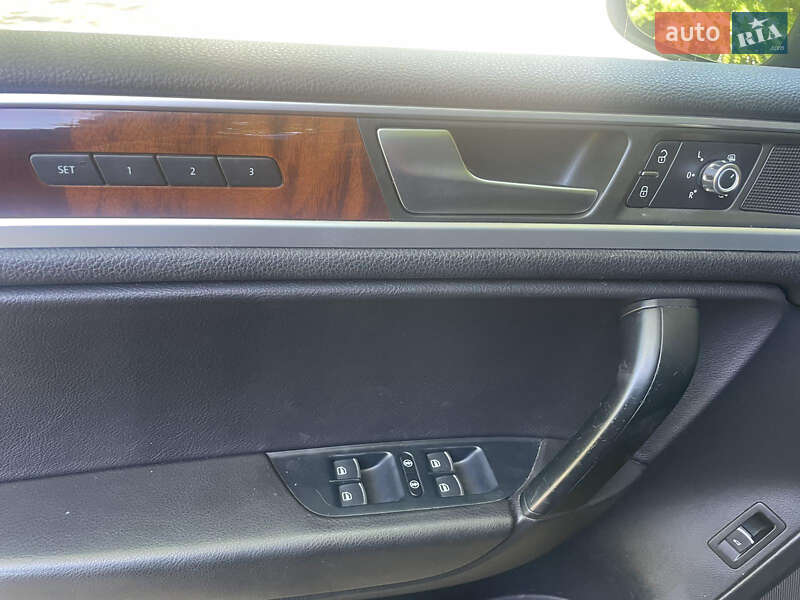 Внедорожник / Кроссовер Volkswagen Touareg 2011 в Львове