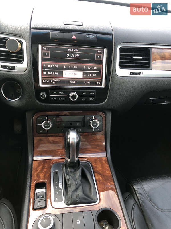 Внедорожник / Кроссовер Volkswagen Touareg 2011 в Львове