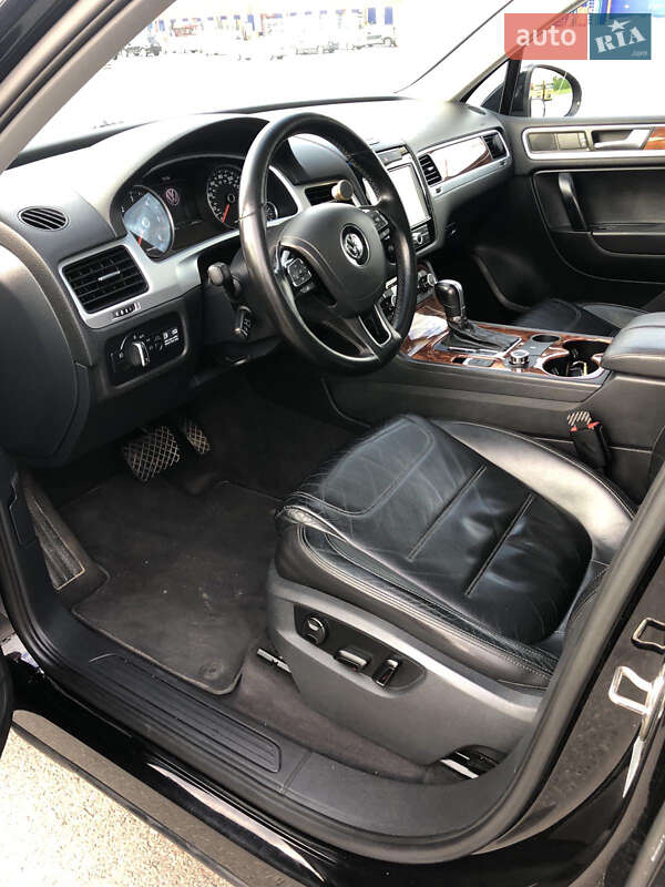 Внедорожник / Кроссовер Volkswagen Touareg 2011 в Львове