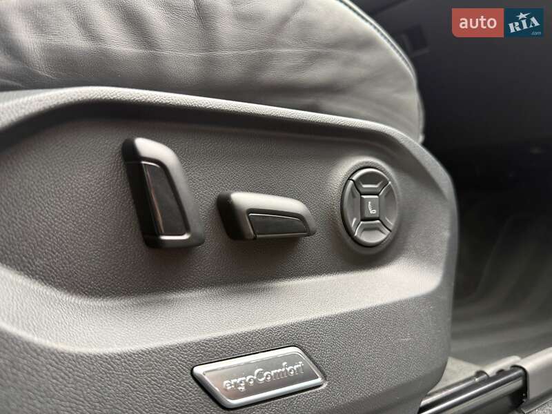 Позашляховик / Кросовер Volkswagen Touareg 2021 в Києві фото 32 Позашляховик / Кросовер Volkswagen Touareg 2021 в Києві