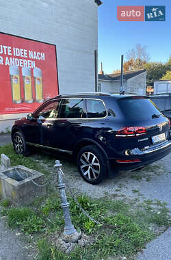 Внедорожник / Кроссовер Volkswagen Touareg 2013 в 