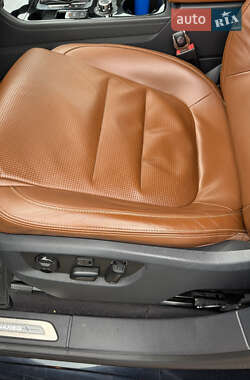 Внедорожник / Кроссовер Volkswagen Touareg 2013 в 