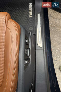 Внедорожник / Кроссовер Volkswagen Touareg 2013 в 