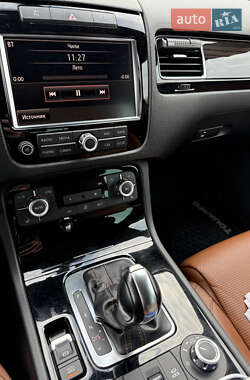 Внедорожник / Кроссовер Volkswagen Touareg 2013 в 