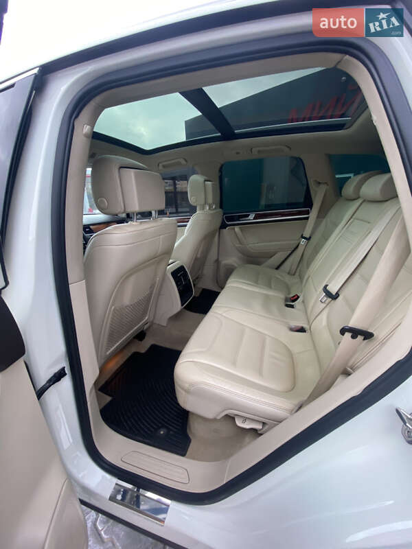 Позашляховик / Кросовер Volkswagen Touareg 2012 в Кривому Розі