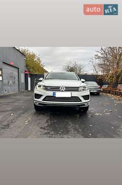 Позашляховик / Кросовер Volkswagen Touareg 2015 в 