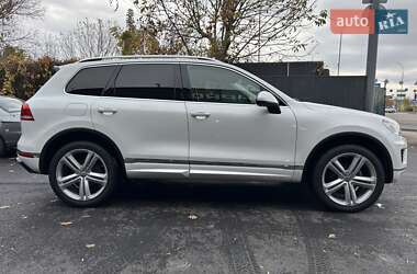 Позашляховик / Кросовер Volkswagen Touareg 2015 в 