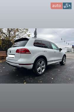 Позашляховик / Кросовер Volkswagen Touareg 2015 в 