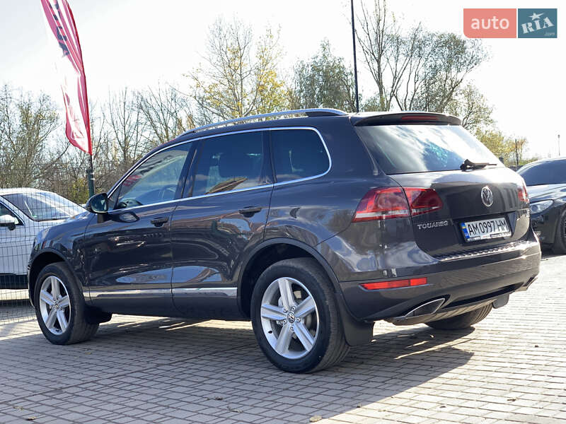 Внедорожник / Кроссовер Volkswagen Touareg 2011 в Бердичеве