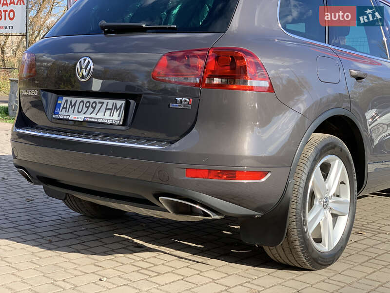 Внедорожник / Кроссовер Volkswagen Touareg 2011 в Бердичеве