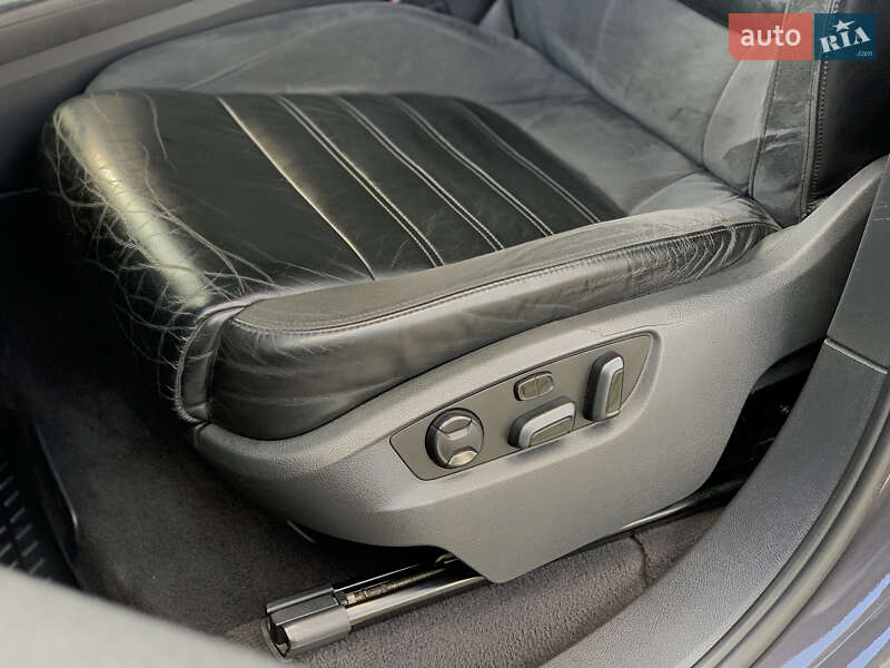 Внедорожник / Кроссовер Volkswagen Touareg 2011 в Бердичеве