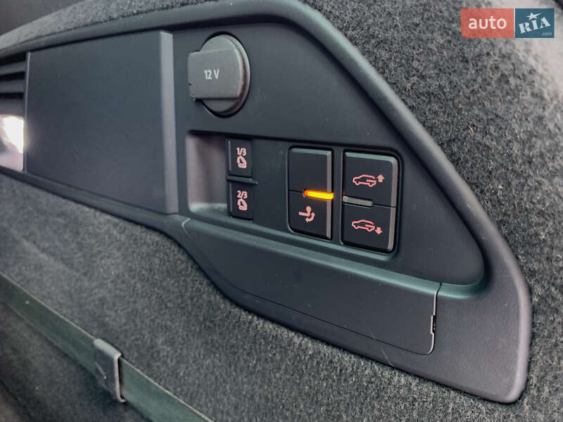 Внедорожник / Кроссовер Volkswagen Touareg 2011 в Бердичеве