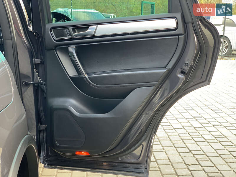 Внедорожник / Кроссовер Volkswagen Touareg 2011 в Бердичеве