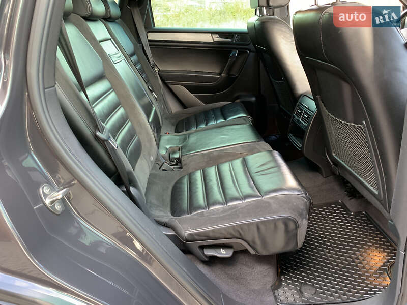 Внедорожник / Кроссовер Volkswagen Touareg 2011 в Бердичеве