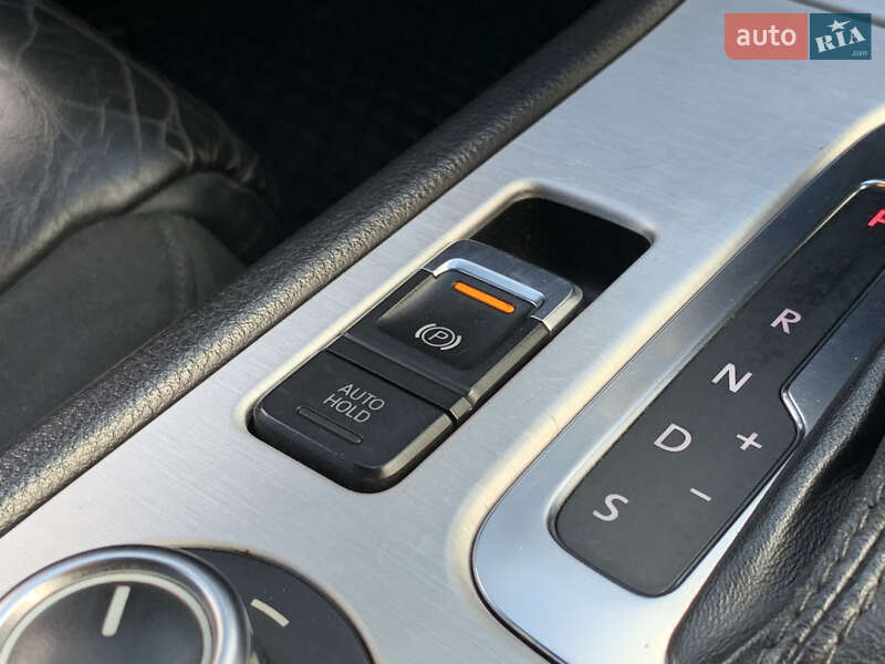 Внедорожник / Кроссовер Volkswagen Touareg 2011 в Бердичеве