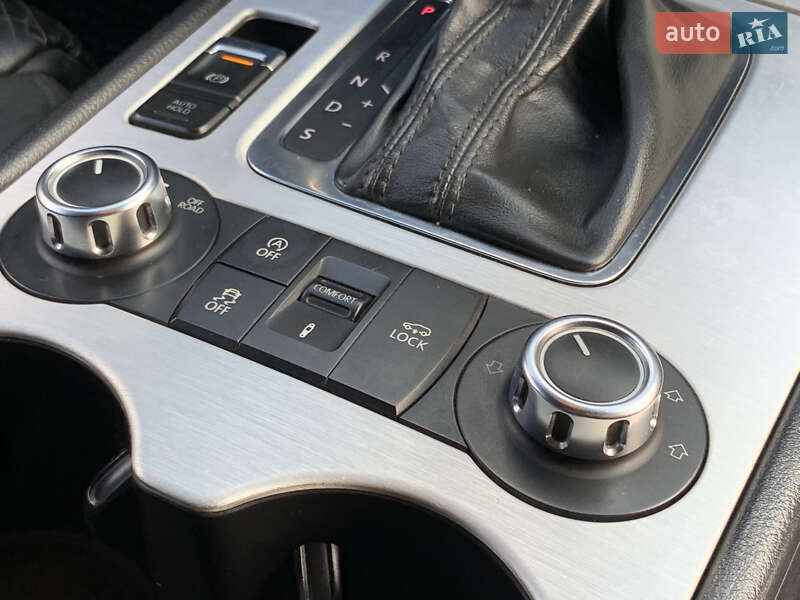 Внедорожник / Кроссовер Volkswagen Touareg 2011 в Бердичеве