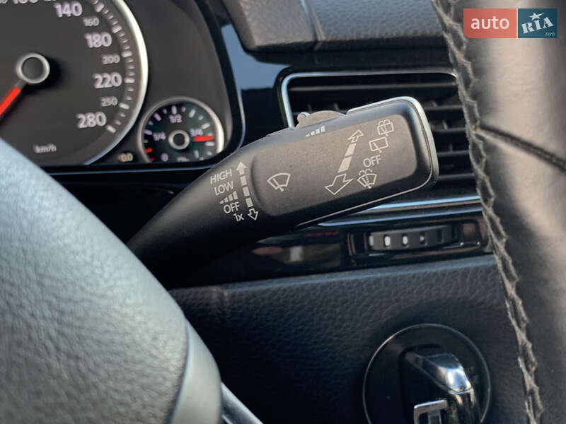 Внедорожник / Кроссовер Volkswagen Touareg 2011 в Бердичеве