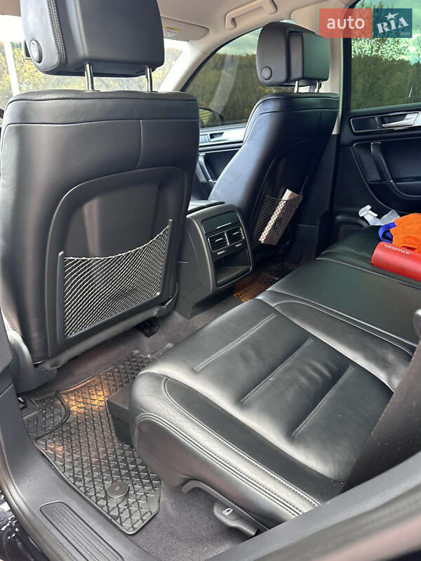 Внедорожник / Кроссовер Volkswagen Touareg 2016 в Львове