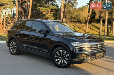 Внедорожник / Кроссовер Volkswagen Touareg 2021 в Киеве