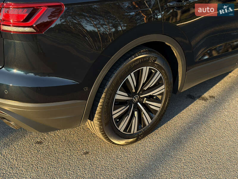 Позашляховик / Кросовер Volkswagen Touareg 2021 в Києві фото 16 Позашляховик / Кросовер Volkswagen Touareg 2021 в Києві