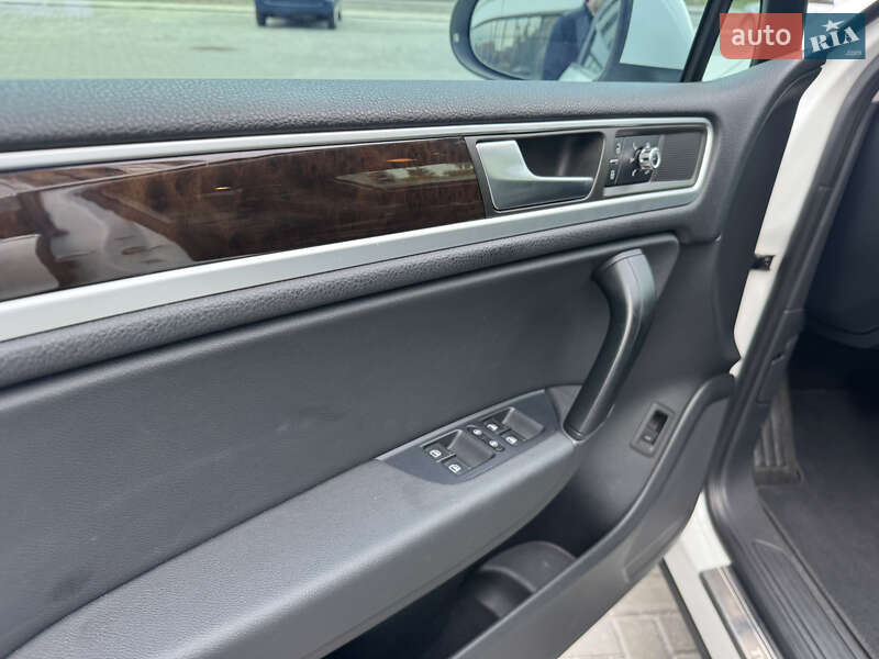 Позашляховик / Кросовер Volkswagen Touareg 2012 в Дніпрі фото 10 Позашляховик / Кросовер Volkswagen Touareg 2012 в Дніпрі