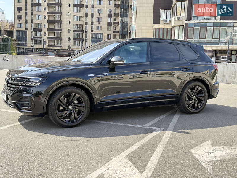 Позашляховик / Кросовер Volkswagen Touareg 2023 в Києві