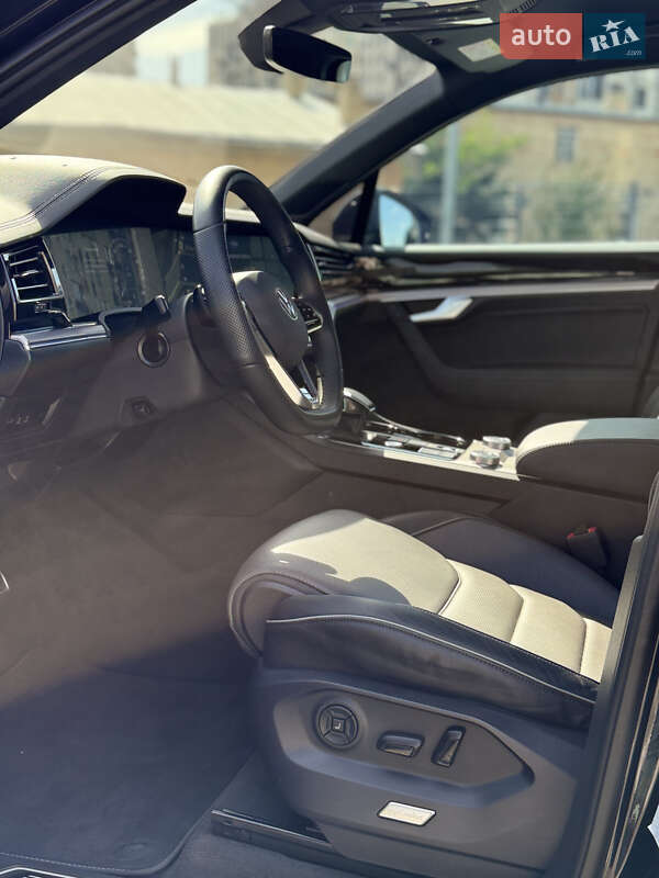 Позашляховик / Кросовер Volkswagen Touareg 2023 в Києві