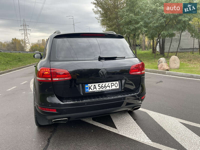 Внедорожник / Кроссовер Volkswagen Touareg 2013 в Киеве