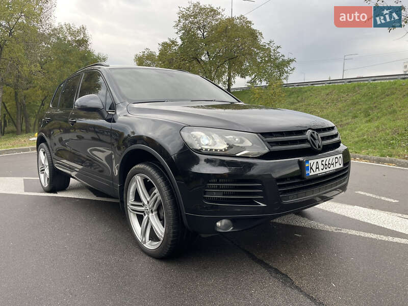 Внедорожник / Кроссовер Volkswagen Touareg 2013 в Киеве