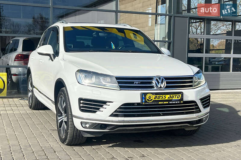 Позашляховик / Кросовер Volkswagen Touareg 2016 в 