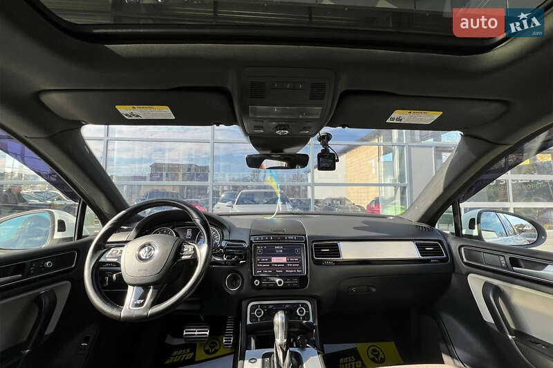 Позашляховик / Кросовер Volkswagen Touareg 2016 в Івано-Франківську