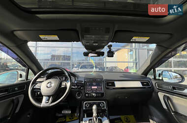 Позашляховик / Кросовер Volkswagen Touareg 2016 в 