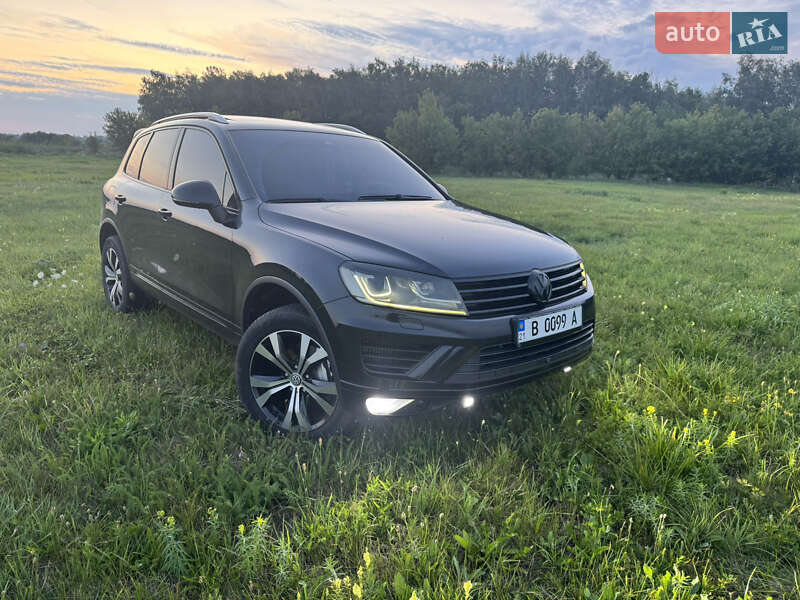 Внедорожник / Кроссовер Volkswagen Touareg 2015 в Краснокутске