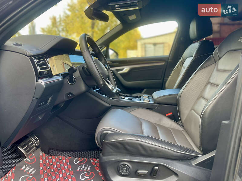 Внедорожник / Кроссовер Volkswagen Touareg 2022 в Киеве