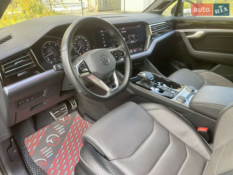 Внедорожник / Кроссовер Volkswagen Touareg 2022 в Киеве