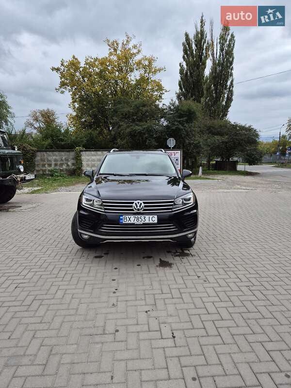 Внедорожник / Кроссовер Volkswagen Touareg 2014 в Каменец-Подольском