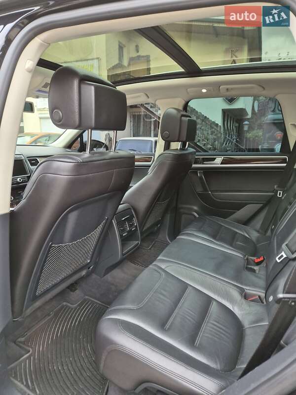 Внедорожник / Кроссовер Volkswagen Touareg 2014 в Каменец-Подольском