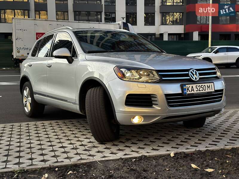 Позашляховик / Кросовер Volkswagen Touareg 2013 в Києві