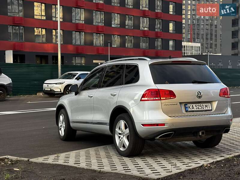 Позашляховик / Кросовер Volkswagen Touareg 2013 в Києві