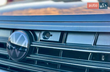 Внедорожник / Кроссовер Volkswagen Touareg 2021 в 