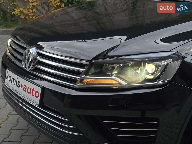 Позашляховик / Кросовер Volkswagen Touareg 2011 в Хмельницькому