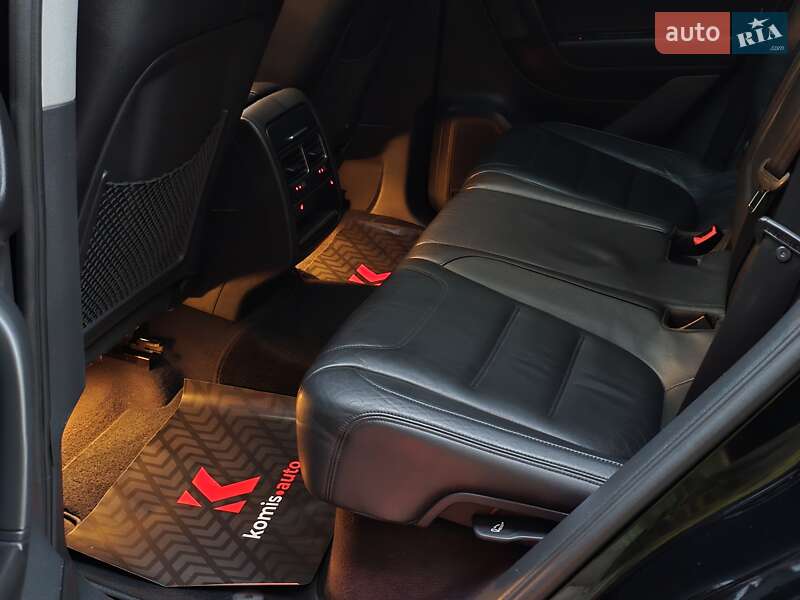 Позашляховик / Кросовер Volkswagen Touareg 2011 в Хмельницькому