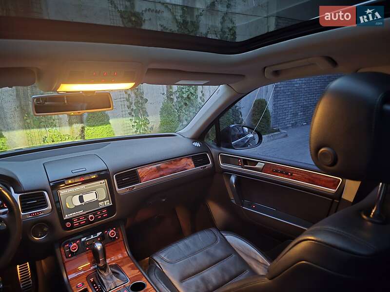 Позашляховик / Кросовер Volkswagen Touareg 2011 в Хмельницькому