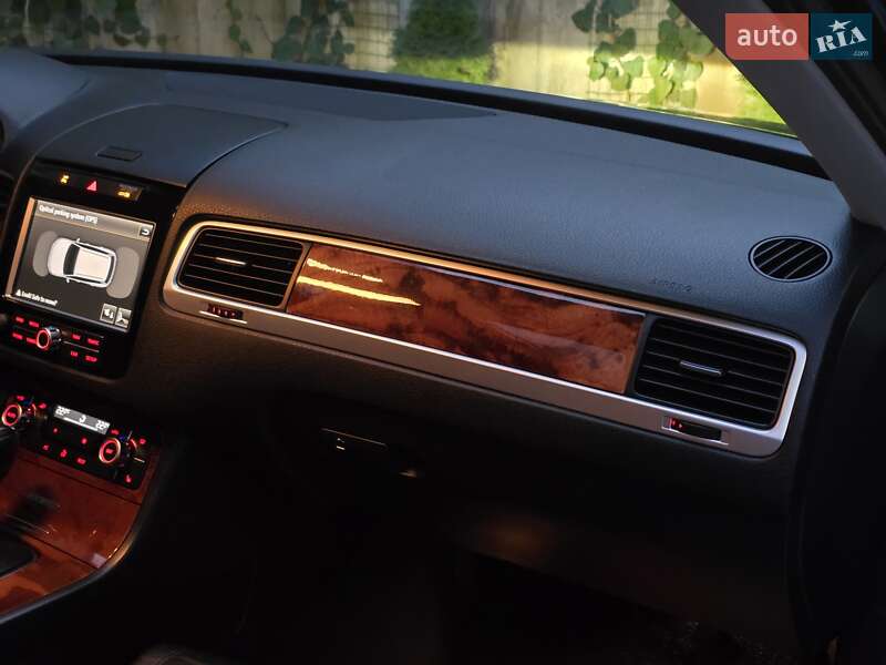 Позашляховик / Кросовер Volkswagen Touareg 2011 в Хмельницькому