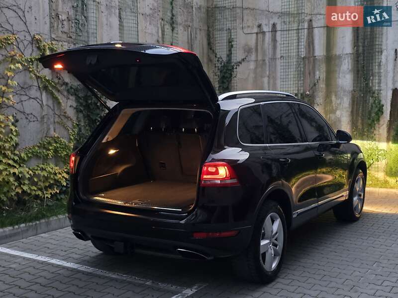 Позашляховик / Кросовер Volkswagen Touareg 2011 в Хмельницькому