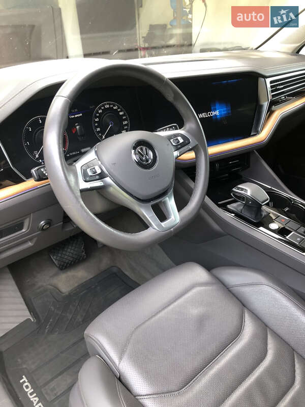 Внедорожник / Кроссовер Volkswagen Touareg 2018 в Тячеве фото 5 Внедорожник / Кроссовер Volkswagen Touareg 2018 в Тячеве